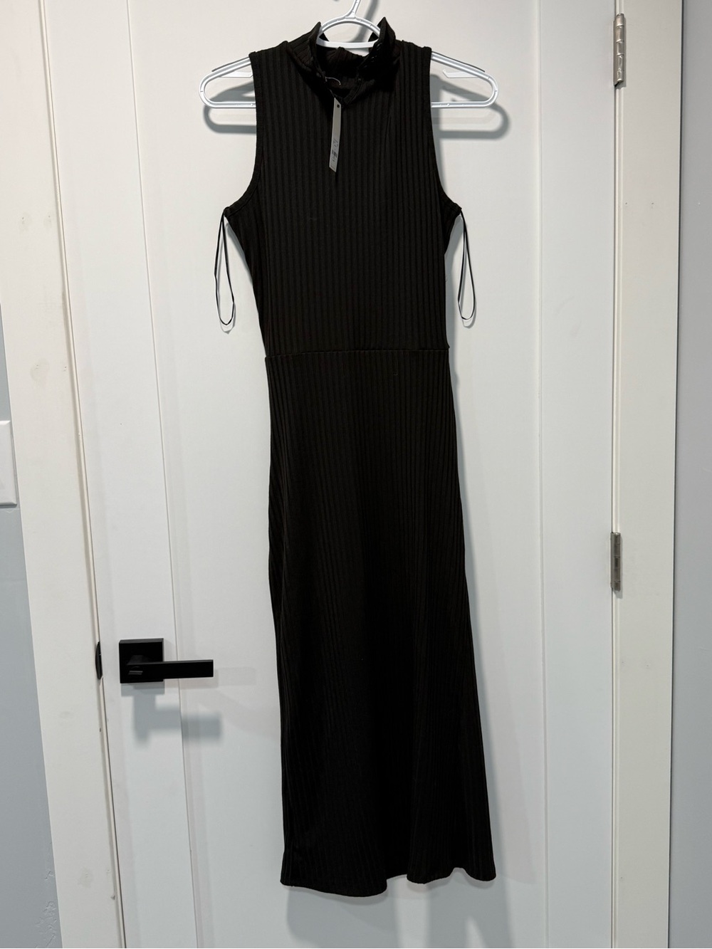 Francesca's Collections Black Ribbed Sleeveless Midi Dress
